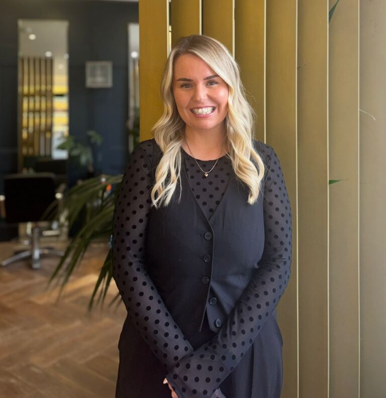 Profile photo Katy – Front of House & Senior Stylist